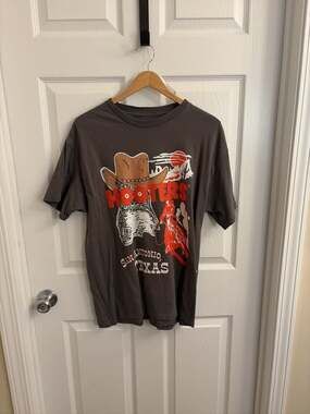Hooters Cowboy rare design Charcoal Unisex T shirt vtg Men Women S-5XL